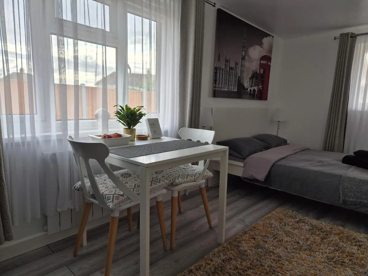 Apartment Garden Self Contained Studio In London United Kingdom