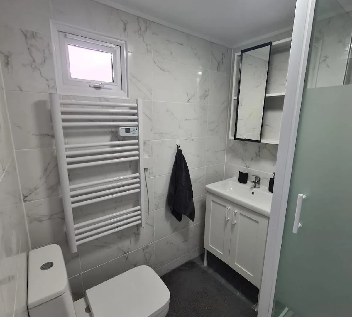 Garden Self Contained Studio In London Apartment