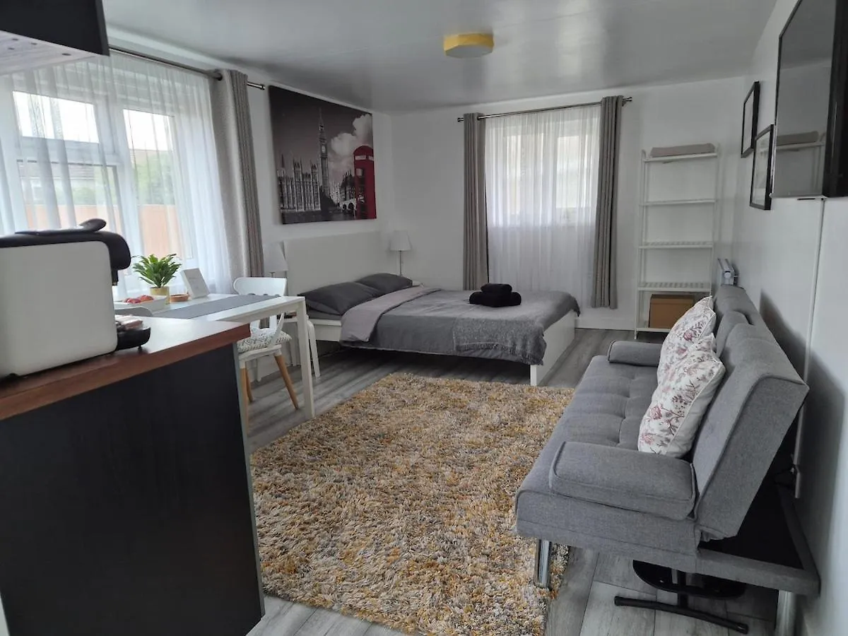 Garden Self Contained Studio In London United Kingdom